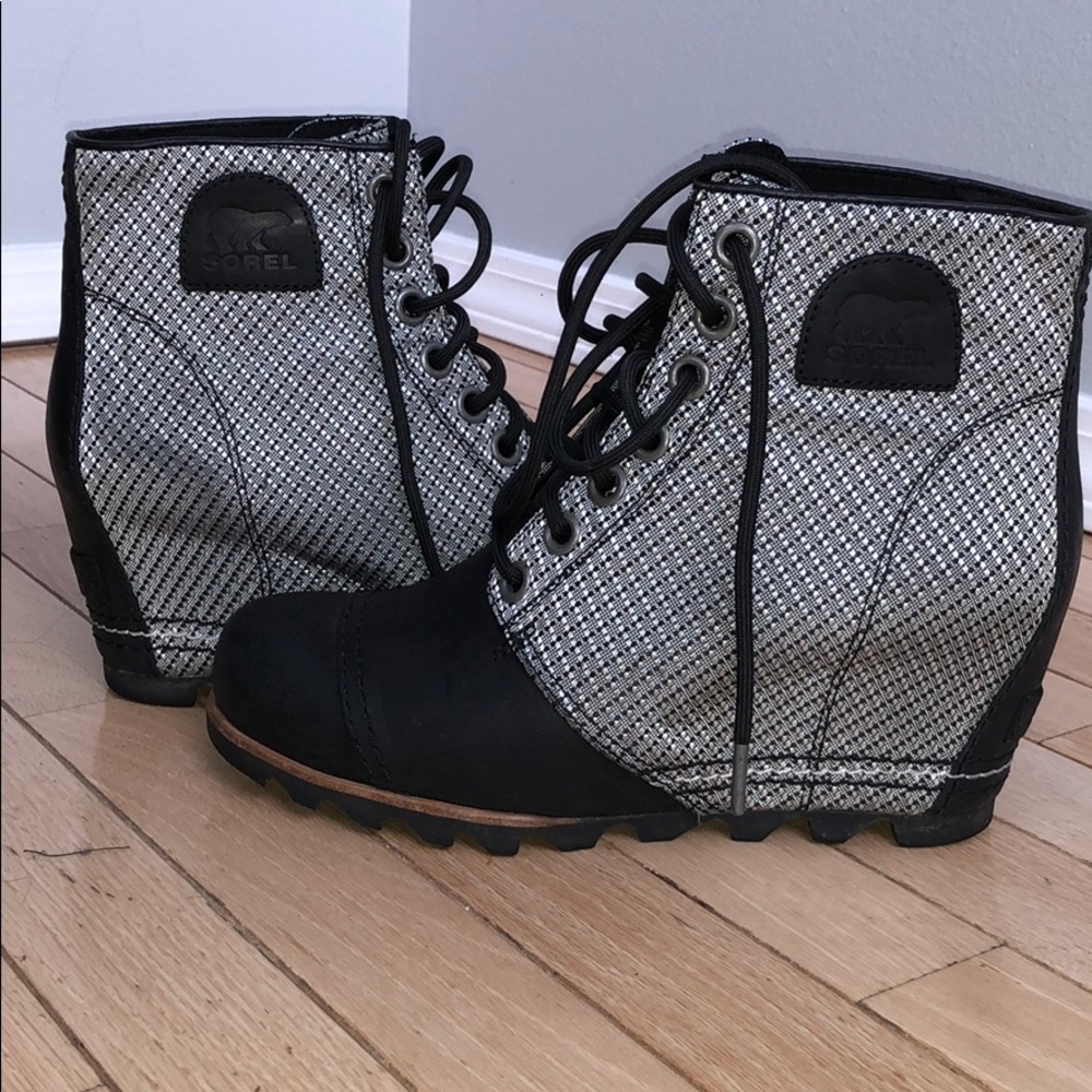 Sorel Booties Black & White Sz 9
